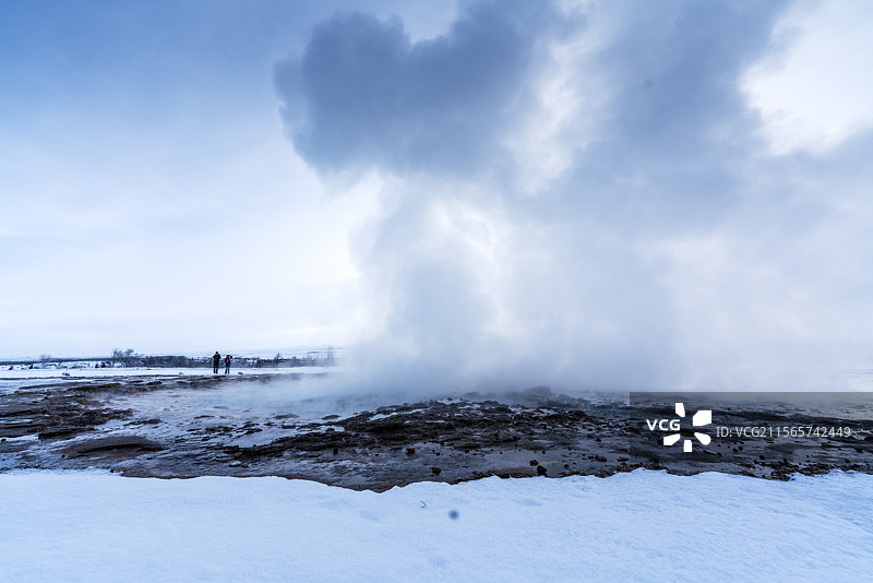 冰岛盖歇尔间歇泉冬季树挂图片素材