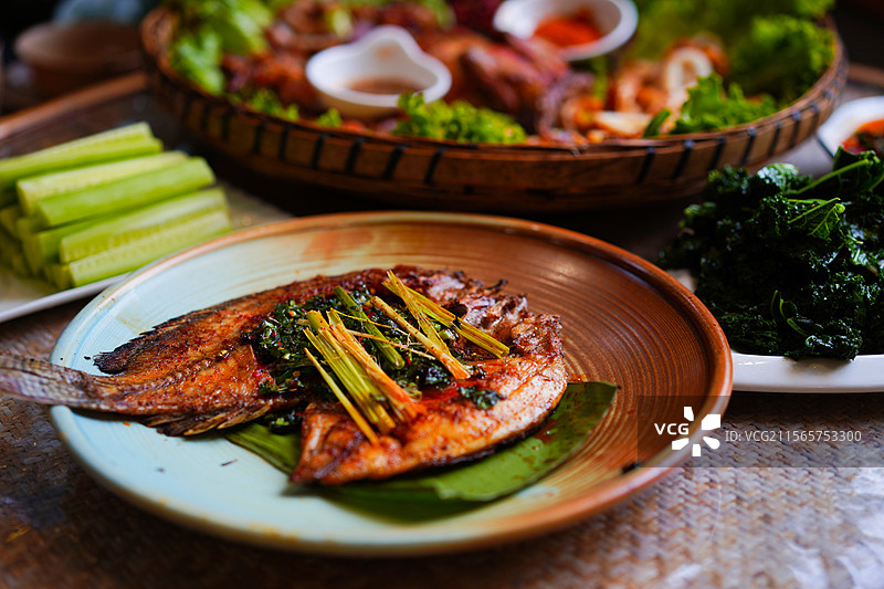 云南特色美食-傣味烤鱼图片素材