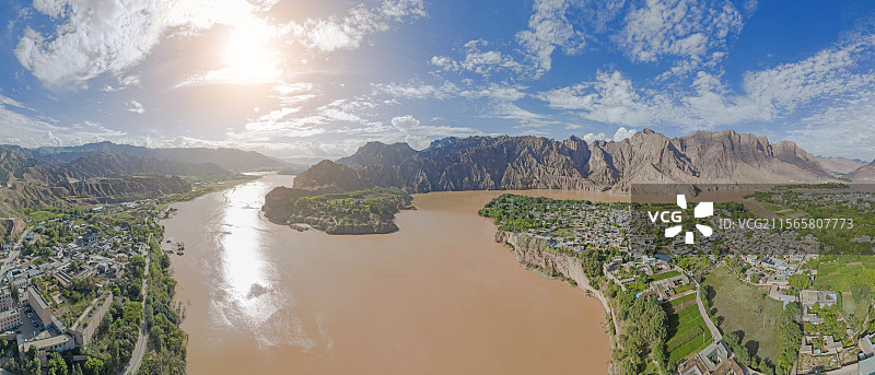 青海省循化县清水乡的黄河湾风景区图片素材