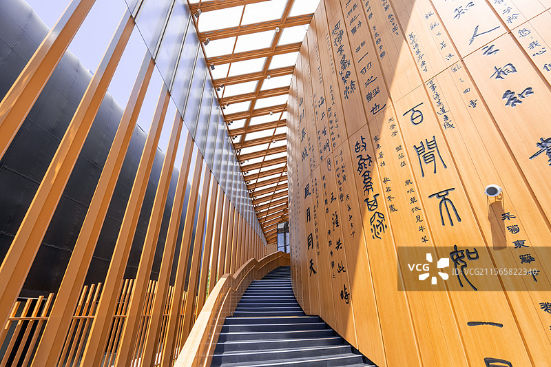 2025年日本大阪世博会中国馆建筑外观，竹木结构图片素材