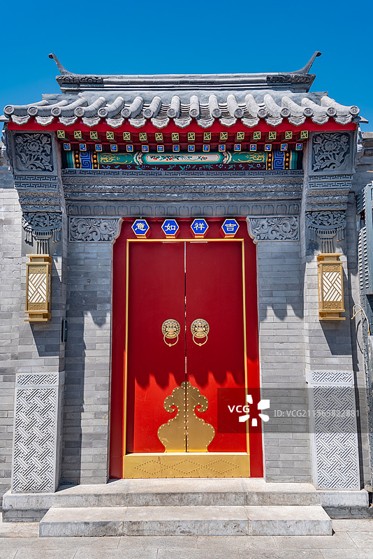 清代风格北京胡同四合院窄大门门楼图片素材