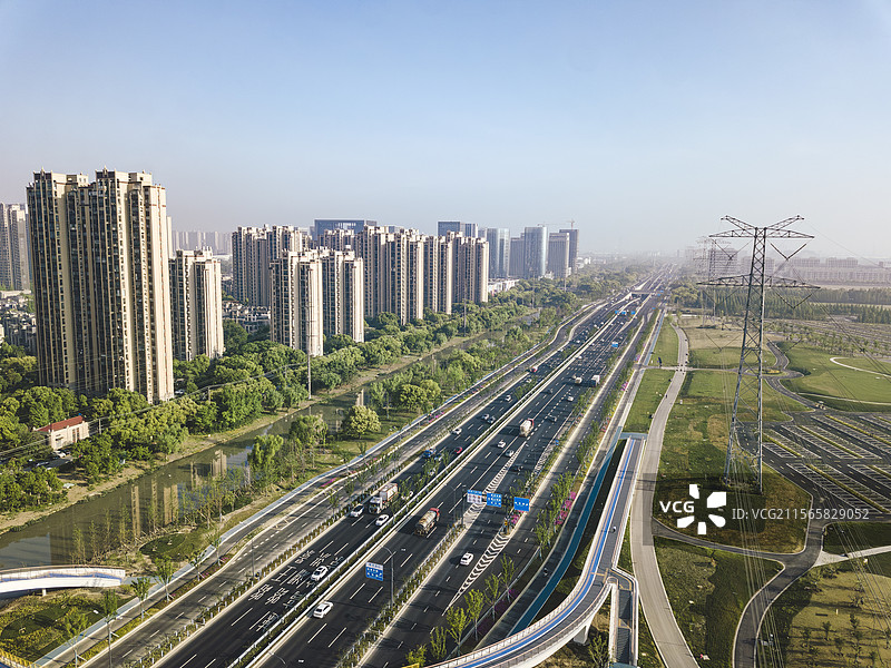 清晨的昆山东城大道图片素材