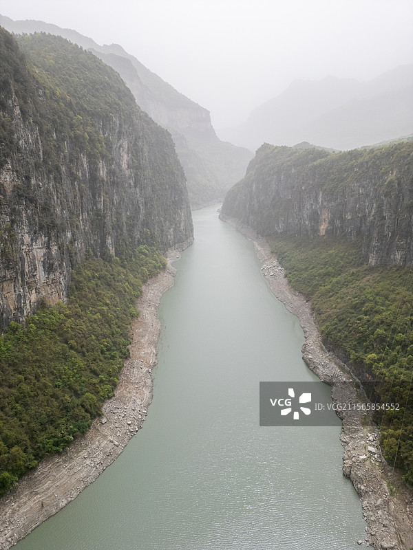 航拍四川绵阳江油武都镇境内的涪江六峡自然峡谷雾景风光图片素材