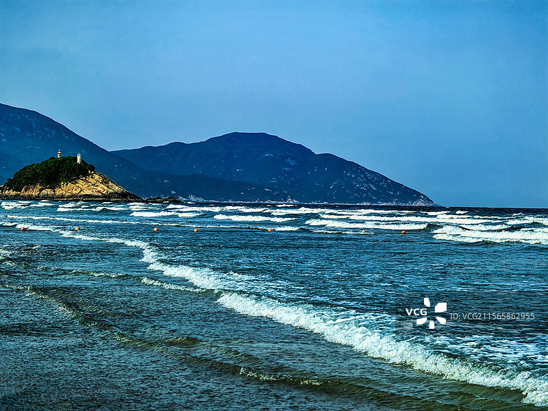 上川岛飞沙滩的千层浪图片素材