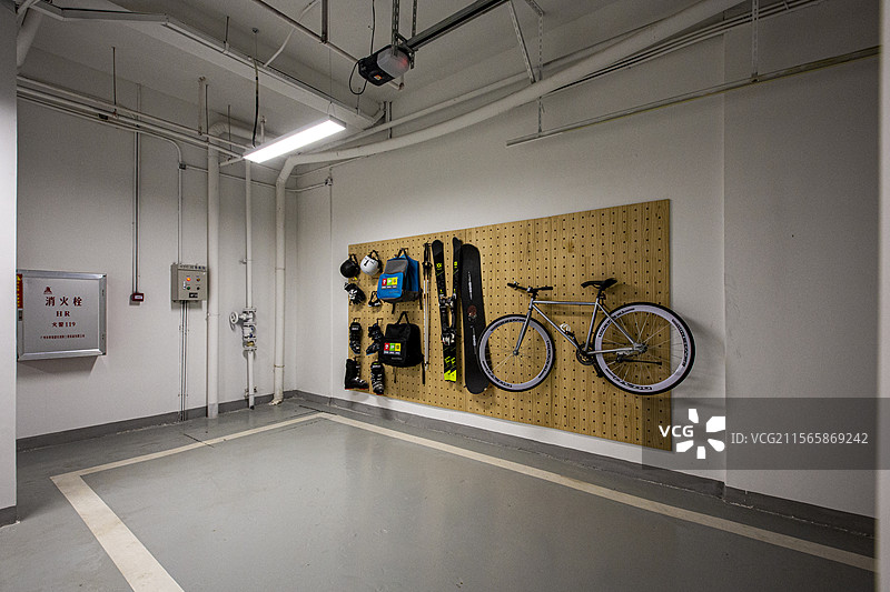 现代样板房—地下车库图片素材