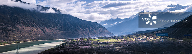 西藏林芝三月风光图片素材