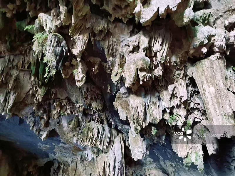 阳春市“滴水明珠”凌霄岩图片素材