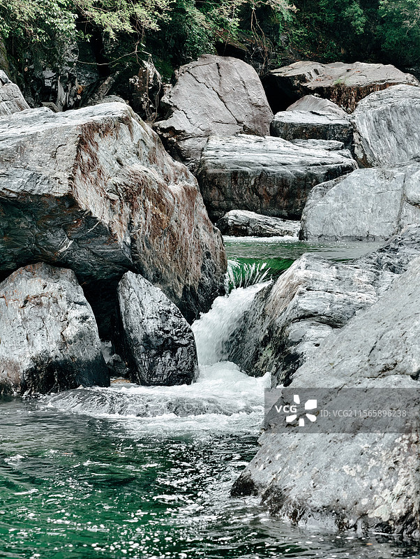 安徽石台牯牛降碧玉潭流水图片素材