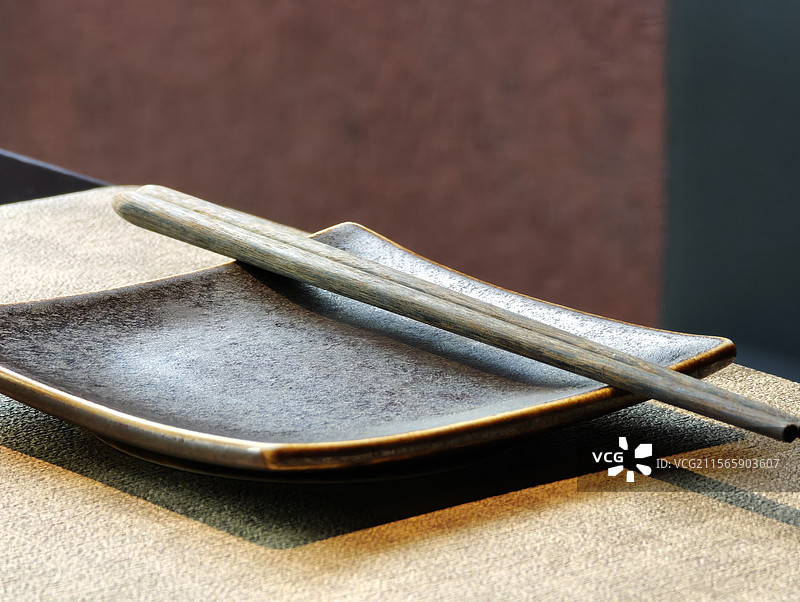 餐厅座位桌子餐盘图片素材