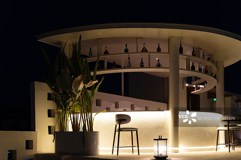 夜晚时尚户外酒吧场景图片素材