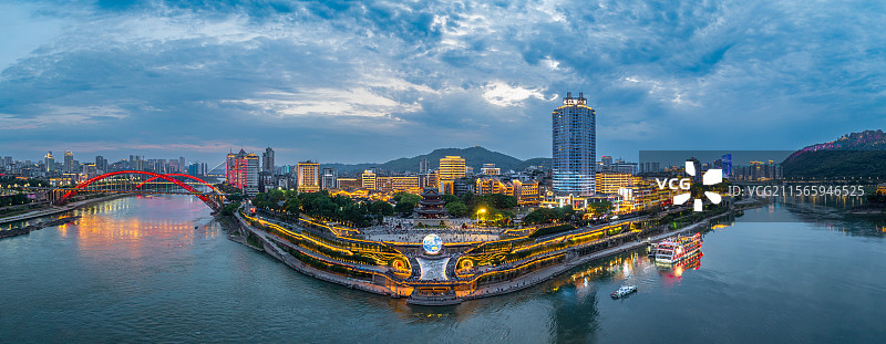 华灯初上酒都夜——四川 宜宾 城市风光图片素材