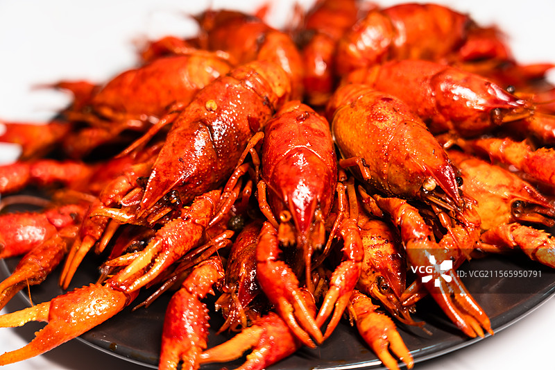 黑色背景 一盘小龙虾图片素材