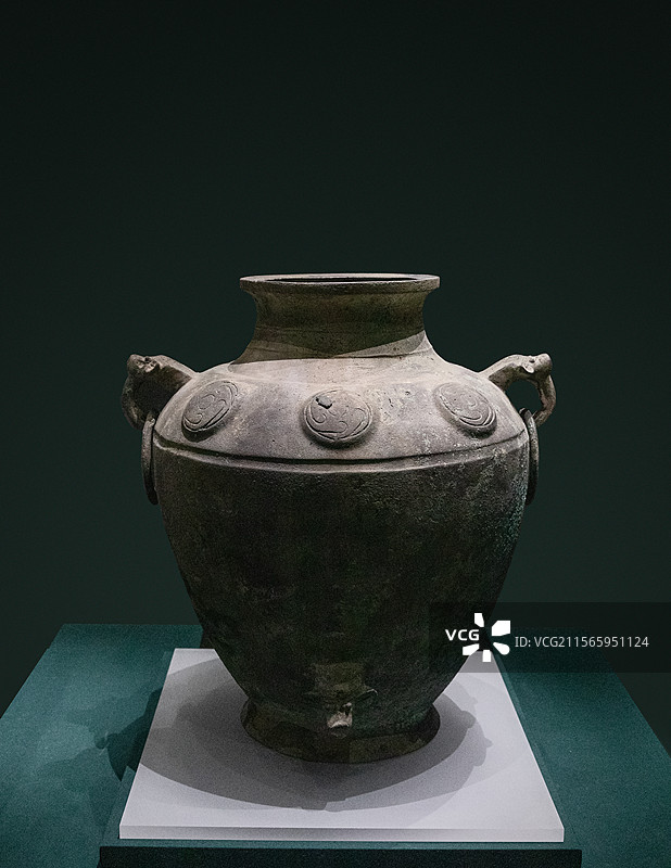 襄阳博物馆新馆展品·铜罍。西周时期（前1046—前771年）1966年襄阳专员公署随县收集。图片素材