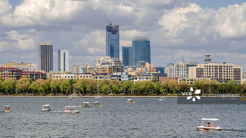 长春南湖与解放大路CBD风光图片素材