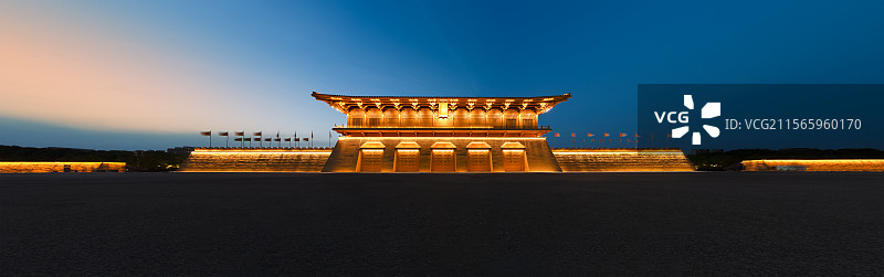 夜幕下的西安大明宫丹凤门全景图片素材