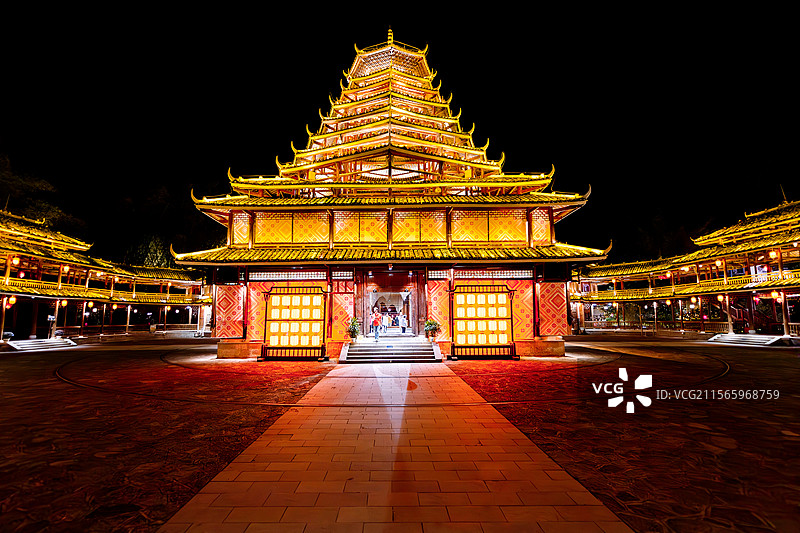 位于印象刘三姐景区的侗寨鼓楼图片素材