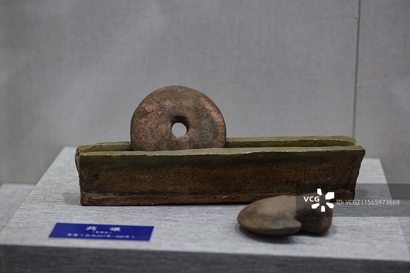 北京中医药大学中医药博物馆中国医学史展厅中药药碾图片素材