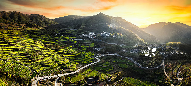 覆卮山油菜花梯田夕阳美景图片素材
