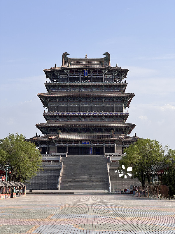 鹳雀楼：虽然是复原的古楼，不过站在楼上，边上的黄河缓缓的流过，抬头望去，古人和今人在这里交汇了图片素材