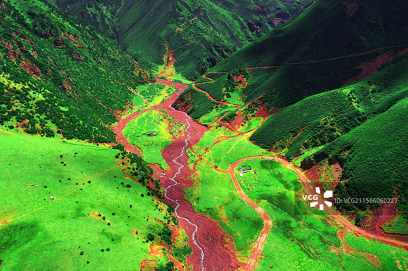 四川甘孜高海拔红色地貌图片素材