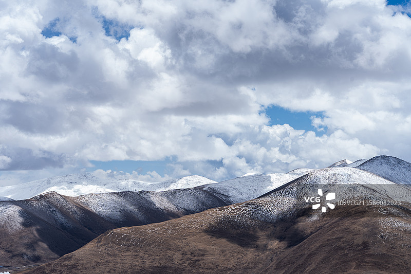 高原雪山的宁静之美 雪山云海的壮丽画卷图片素材