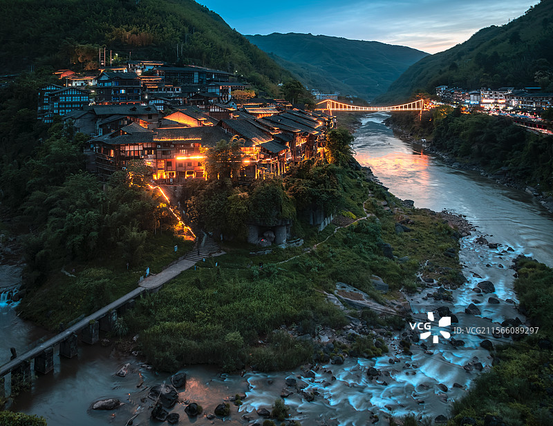 中国贵州遵义赤水丙安古镇夜景航拍图图片素材