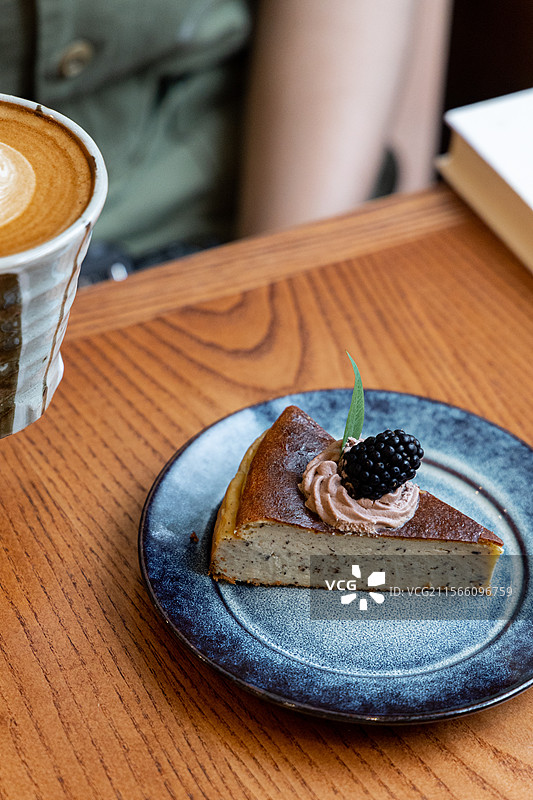 咖啡下午茶拉花拿铁奶咖芝士蛋糕伯爵芝士甜品小蛋糕手作甜品图片素材
