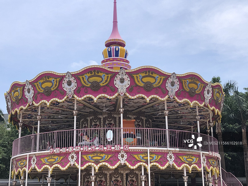 深圳欢乐谷里的旋转木马图片素材