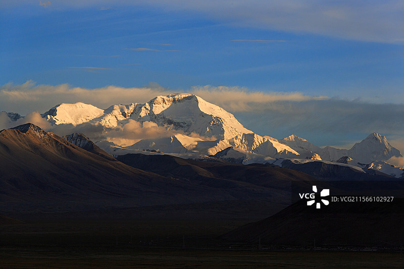 关帝庙观景台下的珠穆朗玛峰图片素材