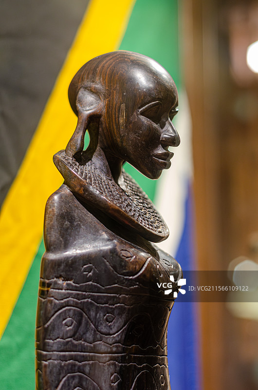 青岛葡萄酒博物馆，土耳其酒庄的工艺品木雕图片素材