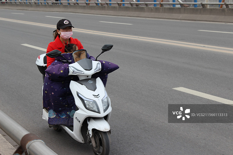 重庆市云阳县的汽车销售门店和展销会品牌新能源汽车 电动汽车电动车燃油车图片素材