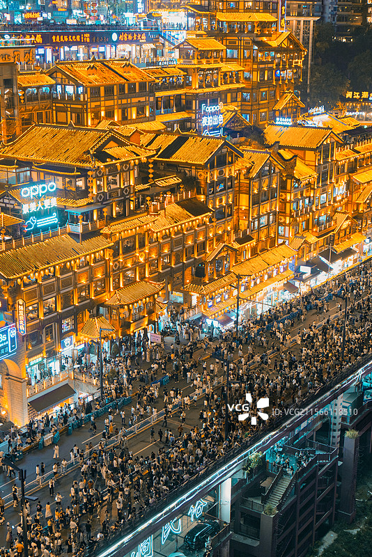 洪崖洞下的人群图片素材