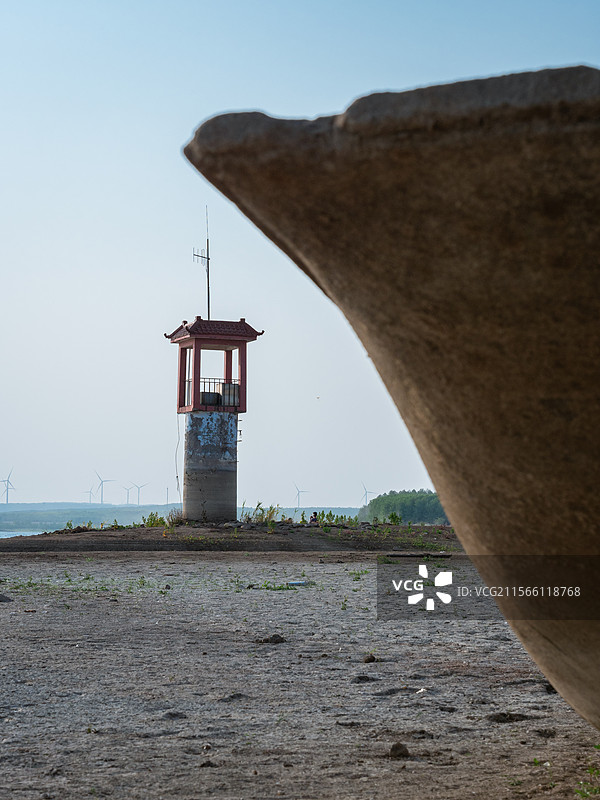 南京大泉湖边休闲露营的市民图片素材