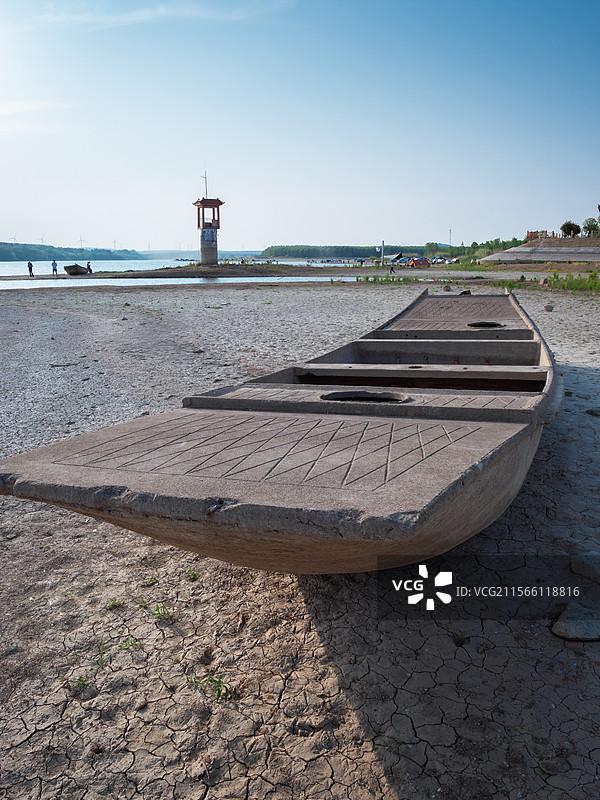 南京大泉湖边休闲露营的市民图片素材