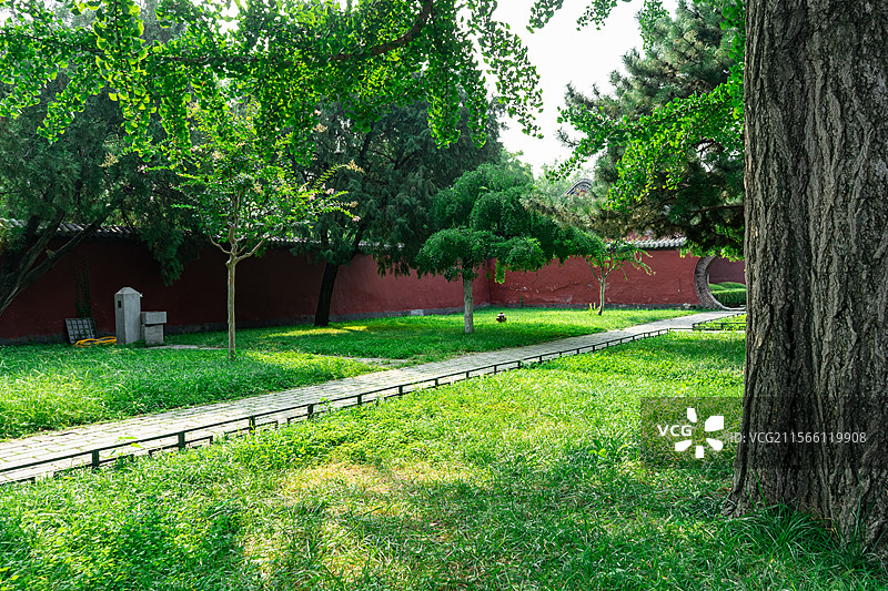 中国山东省泰安市泰山区泰山旅游景区著名景点，古代建筑行宫岱庙里的中式庭院拍摄主题，户外无人图像摄影图片素材