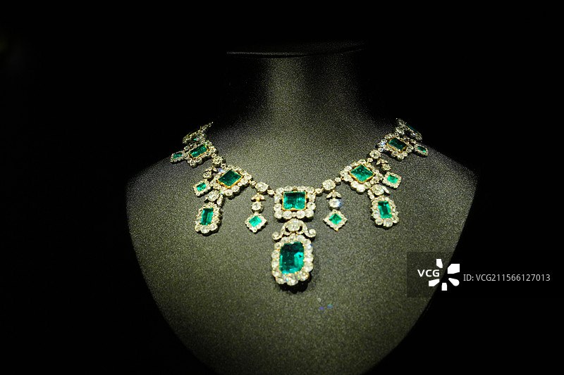 上海历史博物馆珠宝展-祖母绿钻石项链（法国，约1910）图片素材