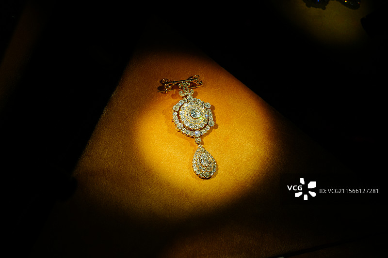 上海历史博物馆珠宝展-钻石吊坠（奥地利，约1869）图片素材
