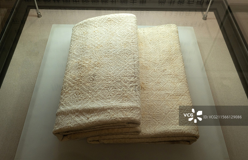 棉菱形花纹织绵（国家一级文物） 元朝 曹元用墓出土 山东省济宁市博物馆（文化中心新馆）图片素材