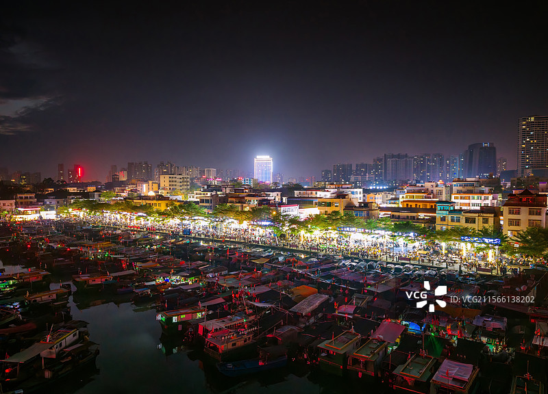 五一黄金周，航拍，夜幕下的侨港风情街图片素材