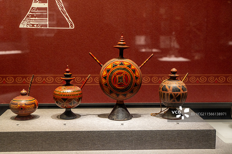 彝族 衣服 漆器 四川大学博物馆图片素材