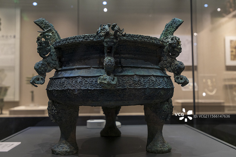 平顶山博物馆，春秋时期文物，垂鳞纹升鼎，叶县旧县4号春秋墓出土，炊具图片素材