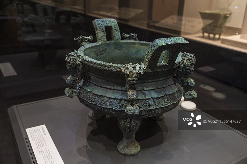 平顶山博物馆，春秋时期文物，垂鳞纹升鼎，叶县旧县4号春秋墓出土，炊具图片素材