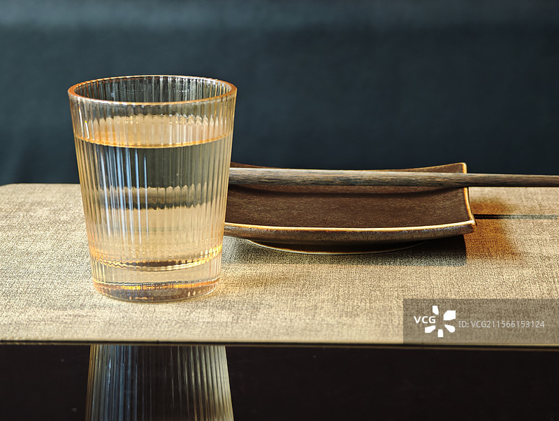 餐厅座位桌子餐盘图片素材