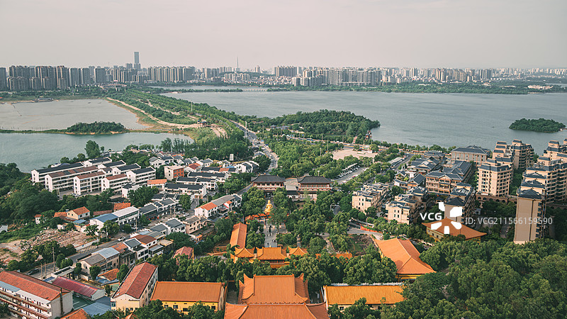 岳阳圣安古寺山顶广角城市风光拍摄图片素材