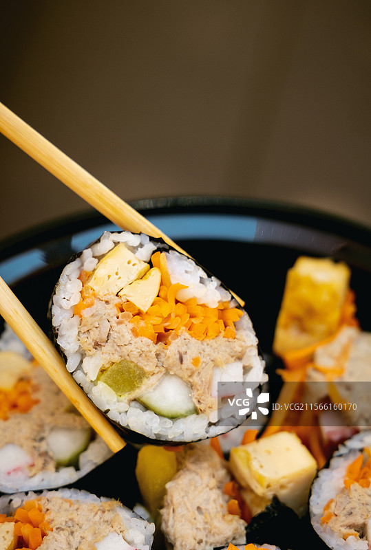 紫菜包饭金枪鱼紫菜包饭韩国料理韩料便当野餐韩国料理米饭饭团图片素材