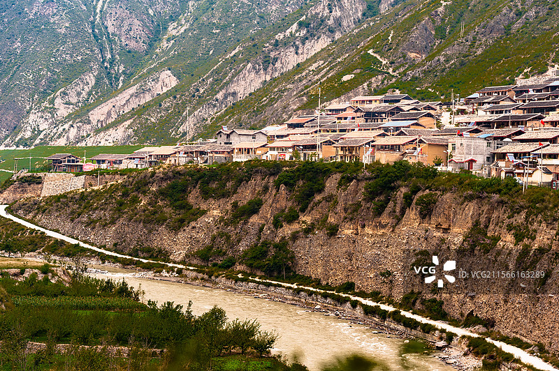 大山里的四川民居图片素材