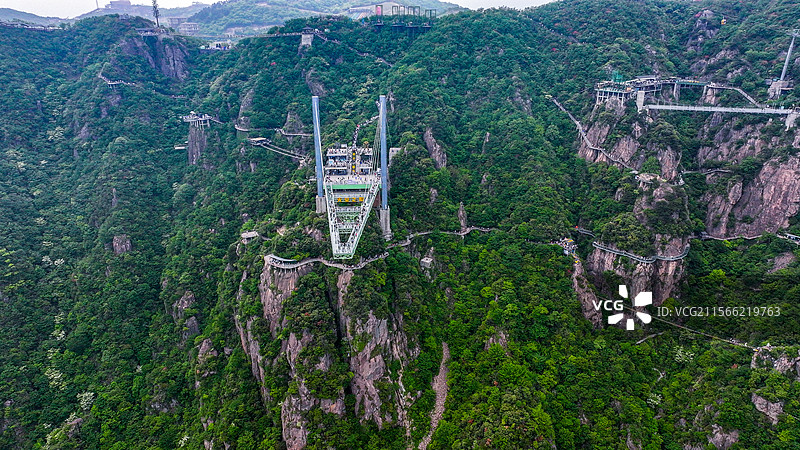 悬崖之巅的安吉云上草原图片素材