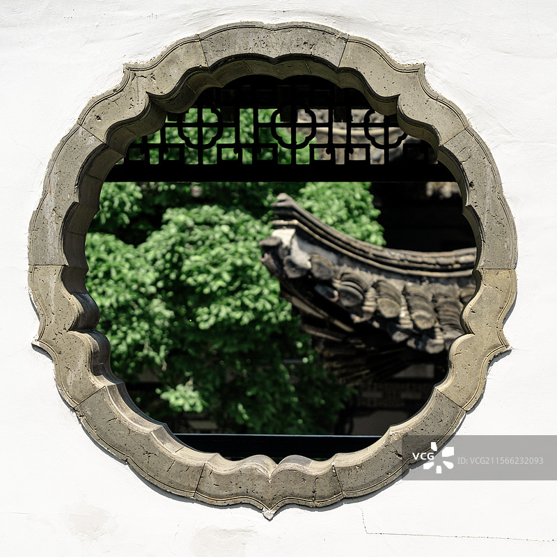 扬州何园的窗景图片素材
