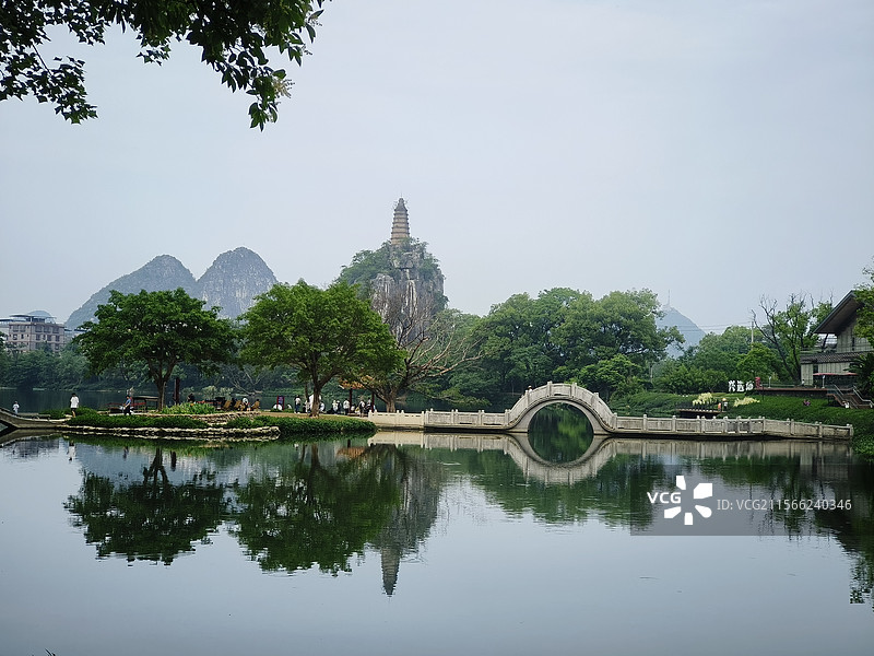 广西桂林·穿山景区·塔山清影图片素材