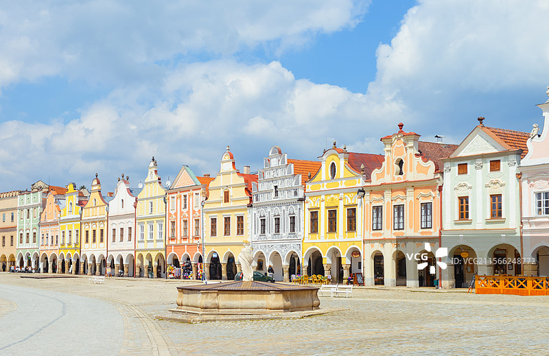捷克特奇（泰尔奇）Telc/Telč 小镇撒迦利亚广场，文艺复兴风格的彩色巴洛克小房子广场图片素材